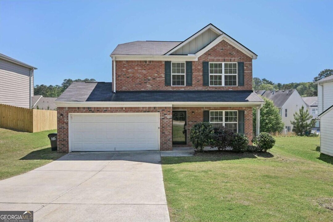 5675 Laurel Ridge Cir in East Point, GA - Building Photo