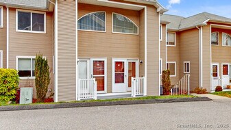 80 Country Ln in Vernon, CT - Building Photo