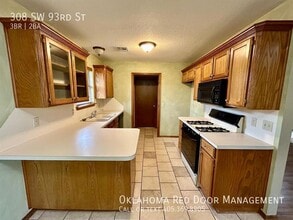 308 SW 93rd St in Oklahoma City, OK - Building Photo - Building Photo