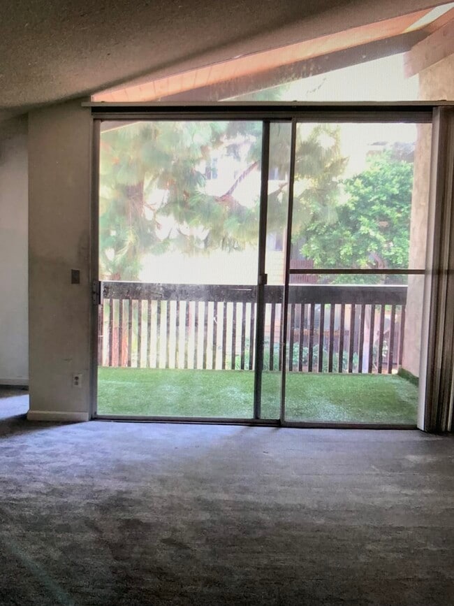 5650 Sumner Way, Unit Apartment for rent in Culver City, CA - Foto de edificio - Building Photo