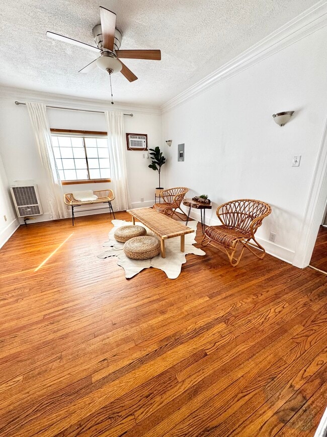 1758 Winona Blvd, Unit 3, Unit 3