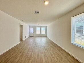 12931 Kathleen St in Saint Hedwig, TX - Building Photo - Building Photo