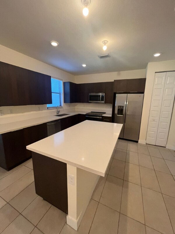 8154 NW 114th Pl in Doral, FL - Building Photo - Building Photo