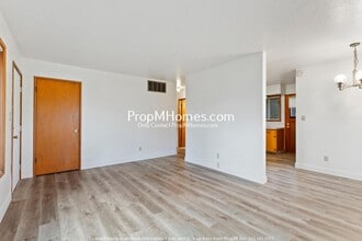 12025 SW 12th St in Beaverton, OR - Building Photo - Building Photo