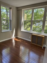 325 E 235th St, Unit One bedroom in Bronx, NY - Building Photo - Building Photo
