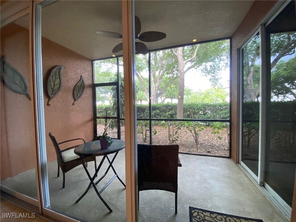 10020 Heather Ln in Naples, FL - Building Photo