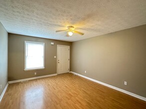 132 Woods Trail in Richmond, KY - Foto de edificio - Building Photo