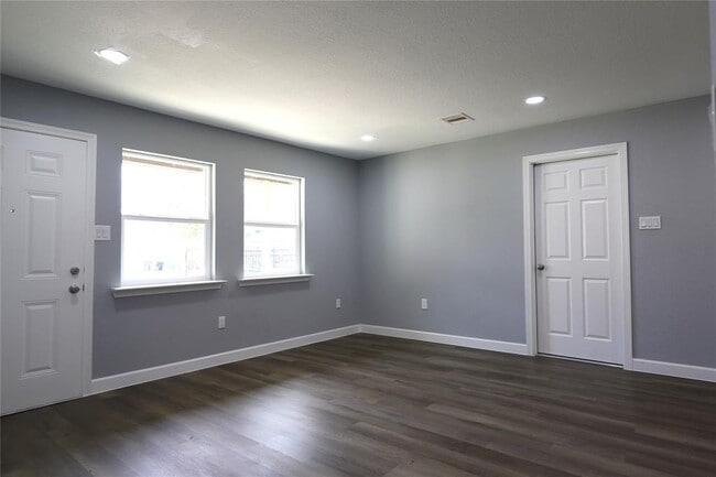 4517 Brinkley St in Houston, TX - Building Photo - Building Photo