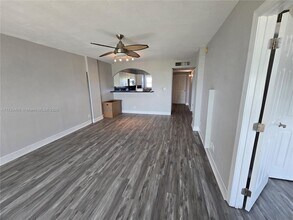 119 Royal Park Dr, Unit 4c in Oakland Park, FL - Building Photo - Building Photo