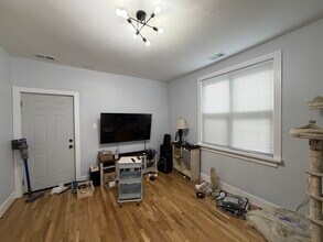 1626 N Washtenaw Ave, Unit 2R in Chicago, IL - Foto de edificio - Building Photo