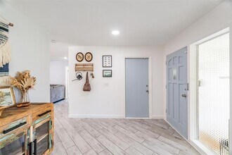 1001 Grovewood Ct in Clearwater, FL - Building Photo - Building Photo