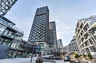 1 Quarrington Lane in North York, ON - Building Photo