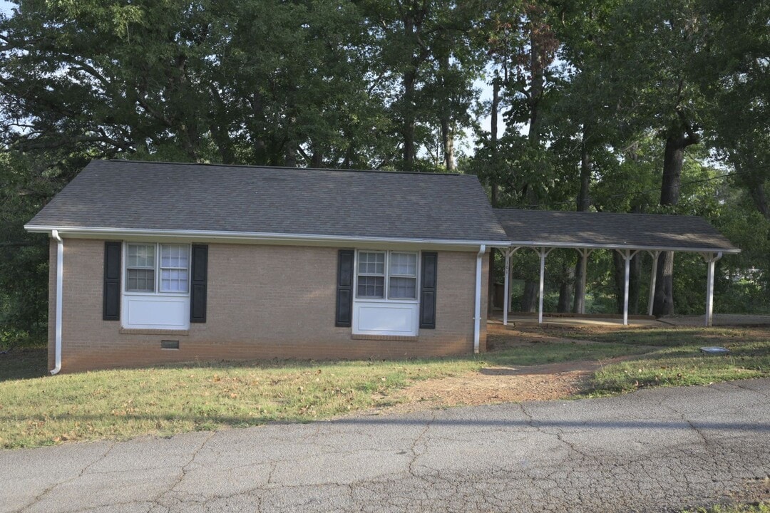 101 Homeland Rd in Pickens, SC - Building Photo