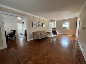 36 Midland St in Cold Spring Harbor, NY - Building Photo - Building Photo