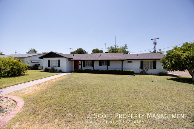 property at 723 W Cactus Wren Dr
