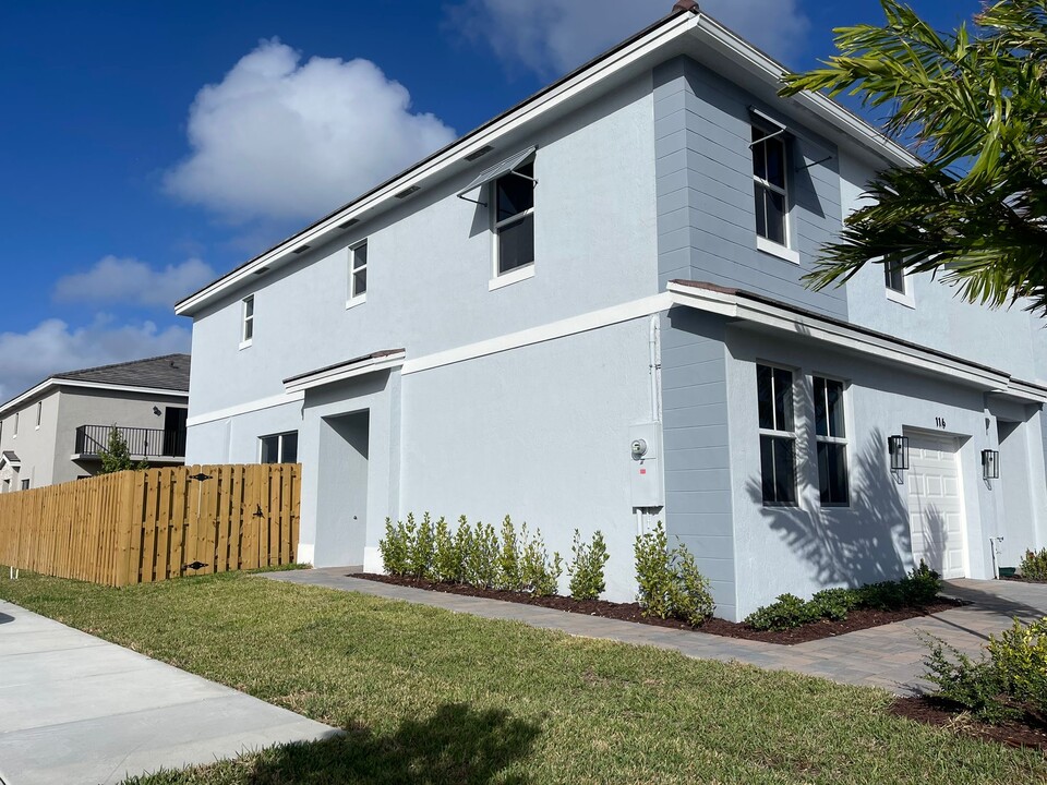 116 NE 13th Ave in Homestead, FL - Building Photo