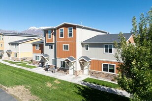 Lochs At Waters Edge in Vineyard, UT - Building Photo