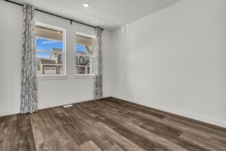 2468 N Paintbrush Dr in Saratoga Springs, UT - Building Photo - Building Photo