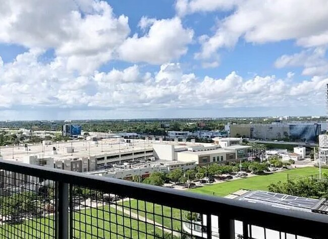 3301 NE 1st Ave, Unit H1113 in Miami, FL - Building Photo - Building Photo