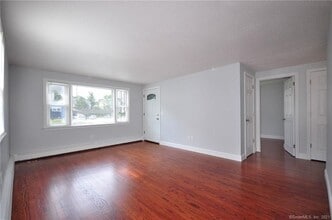 135 Connecticut Ave, Unit Floor 1 in New Britain, CT - Foto de edificio - Building Photo