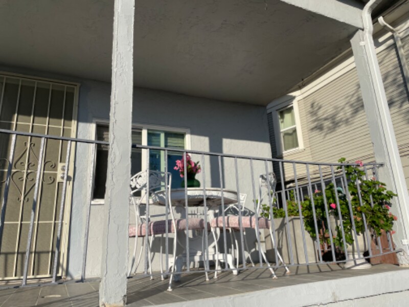 2206 E 24th St in Oakland, CA - Building Photo