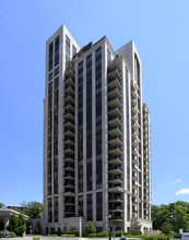 135 Wynford Dr in Toronto, ON - Building Photo - Building Photo