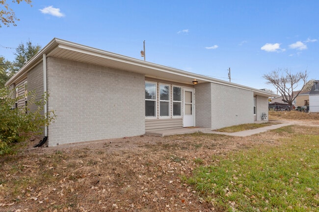 property at 511 W 6th St