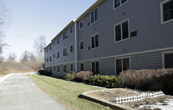 Gatewood Manor in Nashua, NH - Building Photo - Building Photo