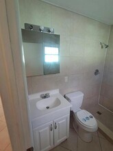 1021 Selkirk St in West Palm Beach, FL - Foto de edificio - Building Photo