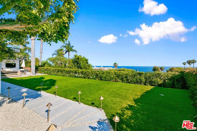 26887 Sea Vista Dr in Malibu, CA - Building Photo - Building Photo