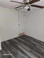 156 Oak St in Manchester, CT - Building Photo