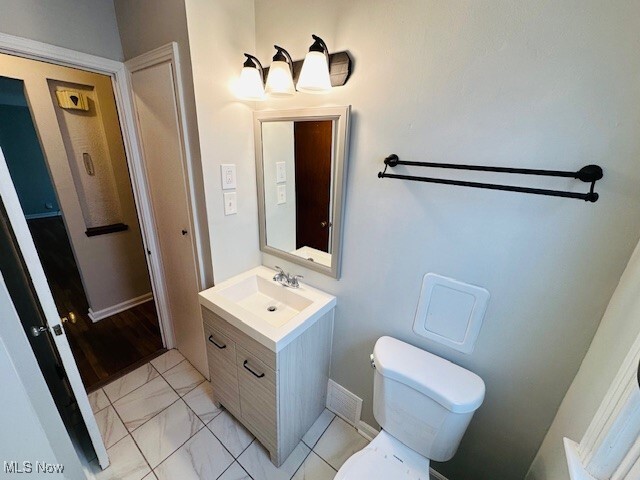 property at 3709 Woodridge Rd