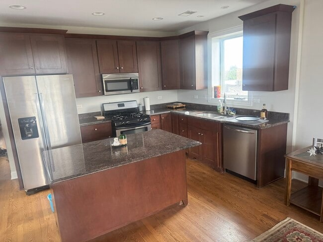 5454 W Higgins Ave in Chicago, IL - Building Photo - Building Photo