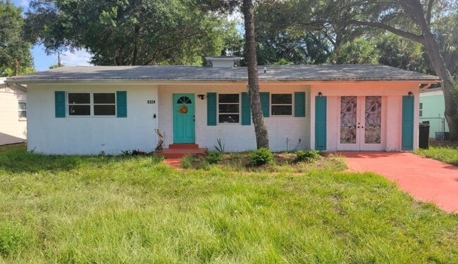 property at 5324 Luna Vista Dr