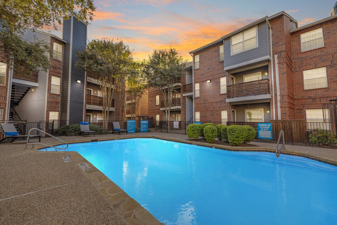 Silver Creek in Dallas, TX - Foto de edificio