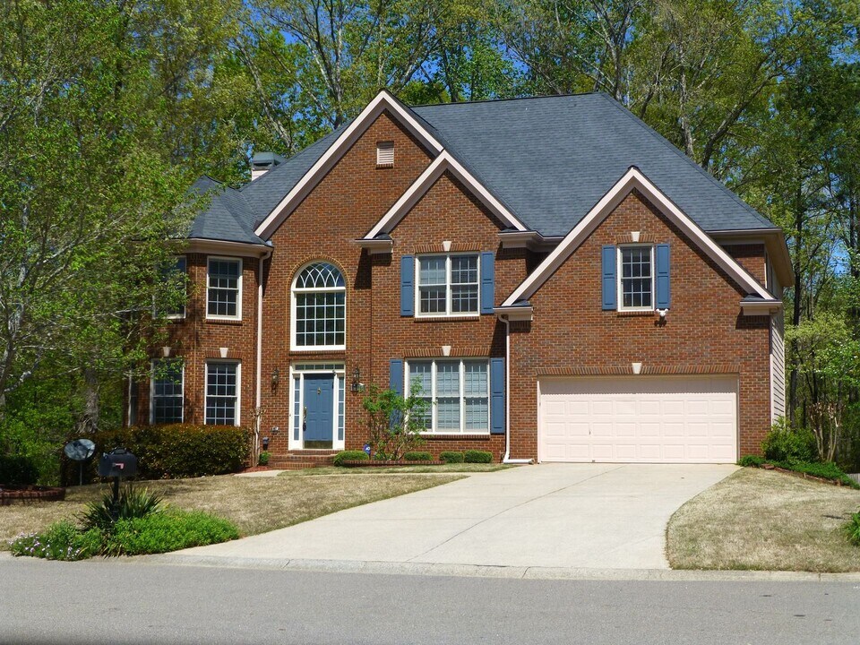 6875 Ridgefield Dr in Alpharetta, GA - Building Photo