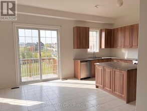 8 Crane St in Aurora, ON - Building Photo - Building Photo