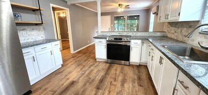 3749 Lazy River Dr in Sealy, TX - Foto de edificio - Building Photo