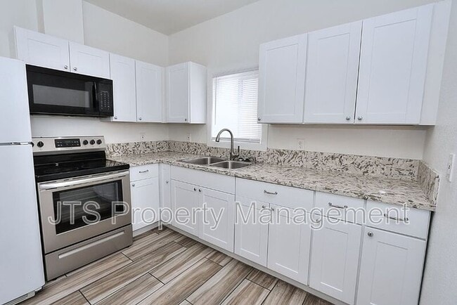 property at 1119-200 24th St