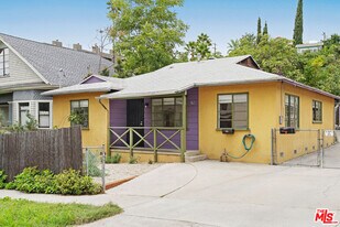 821 Laveta Terrace in Los Angeles, CA - Building Photo