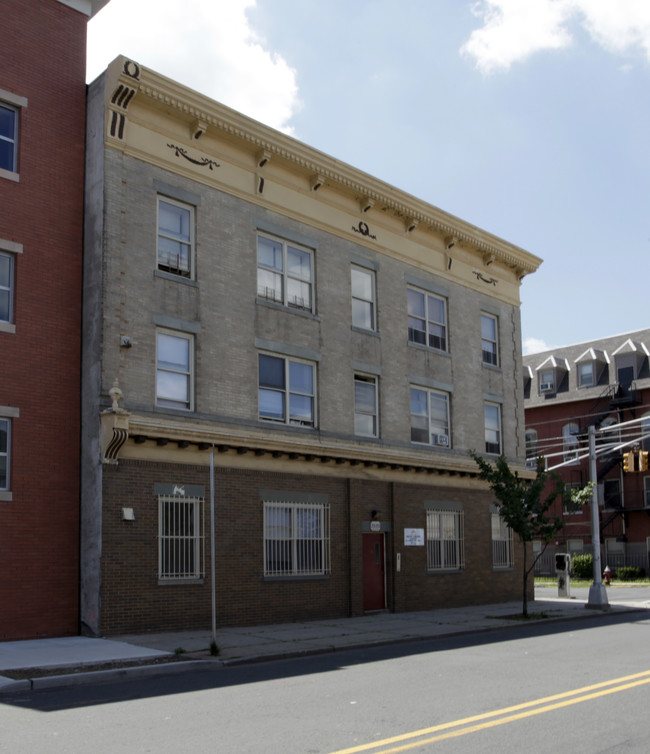 201 S 1st St in Elizabeth, NJ - Foto de edificio - Building Photo