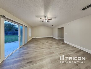 7544 Teaticket Ct in Jacksonville, FL - Building Photo - Building Photo