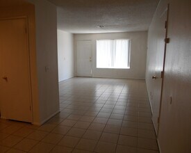 32305 Rancho Vista Dr, Unit 4 in Cathedral City, CA - Building Photo - Building Photo