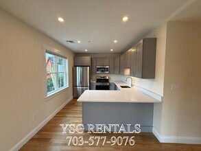 14 Dorr St, Unit #1 in Boston, MA - Foto de edificio - Building Photo