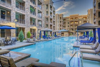 Park at City Center in Sandy, UT - Foto de edificio - Building Photo