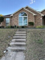 554 Valley View Dr in Lewisville, TX - Building Photo