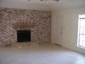 15834 Boulder Oaks Dr in Houston, TX - Building Photo - Building Photo