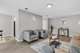 3 Louisburg Square in Nashua, NH - Building Photo - Building Photo