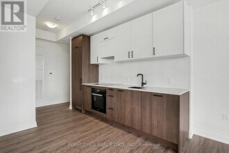 1 Quarrington Lane in North York, ON - Building Photo - Building Photo