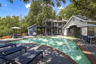 Bartons Mill Apartments in Austin, TX - Foto de edificio - Building Photo